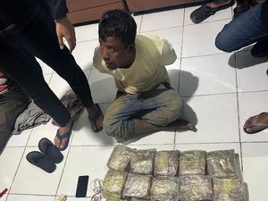 Penyelundupan 45 Bungkus Sabu di Aceh Libatkan Seorang Mantan Kades Penyelundupan 45 Bungkus Sabu di Aceh Libatkan Seorang Mantan Kades