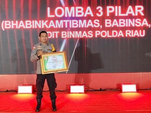 Singertias Tiga Pilar Desa Bokor Raih Penghargaan dari Kapolda Riau Singertias Tiga Pilar Desa Bokor Raih Penghargaan dari Kapolda Riau