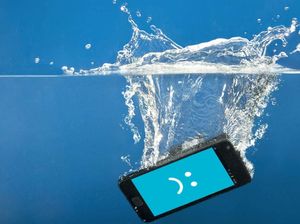 HP Waterproof Tapi Tetap Rusak Kena Air, Ini Kesalahan Umum Pengguna HP Waterproof Tapi Tetap Rusak Kena Air, Ini Kesalahan Umum Pengguna