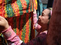 Mengenal Kain Sasirangan Kalsel: Asal-usul, Motif dan Proses Pembuatan Mengenal Kain Sasirangan Kalsel: Asal-usul, Motif dan Proses Pembuatan