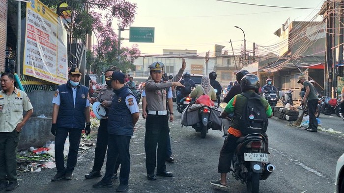 Jalan H Usman, Ciputat dipraktekkan satu arah, Rabu (2/7/2026) pagi ini Jalan H Usman, Ciputat dipraktekkan satu arah, Rabu (2/7/2026) pagi ini