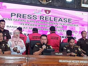 4 Orang Ditahan Terkait Kredit Fiktif Bank Rp 3,5 M di Brebes 4 Orang Ditahan Terkait Kredit Fiktif Bank Rp 3,5 M di Brebes
