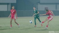 Memasuki babak kedua, Indonesia langsung mengambil inisiatif menyerang.