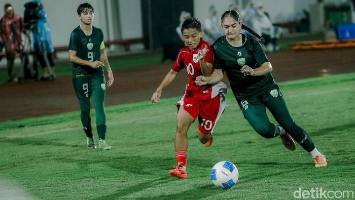 Kualifikasi Piala Asia Putri 2026: Indonesia Vs Pakistan Timnas putri Indonesia takluk di tangan Pakistan dalam lanjutan Kualifikasi Piala Asia Putri 2026 yang berlangsung di Stadion Sport Center Kelapa Dua, Tangerang, Rabu (2/7/2025). Garuda Pertiwi kalah dengan skor 0-2.
