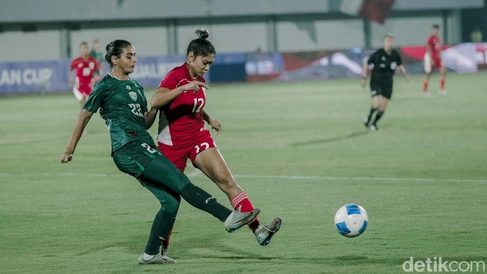 Kualifikasi Piala Asia Putri 2026: Indonesia Vs Pakistan Timnas putri Indonesia takluk di tangan Pakistan dalam lanjutan Kualifikasi Piala Asia Putri 2026 yang berjalan di Stadion Sport Center Kelapa Dua, Tangerang, Rabu (2/7/2025). Garuda Pertiwi kalah dengan skor 0-2.