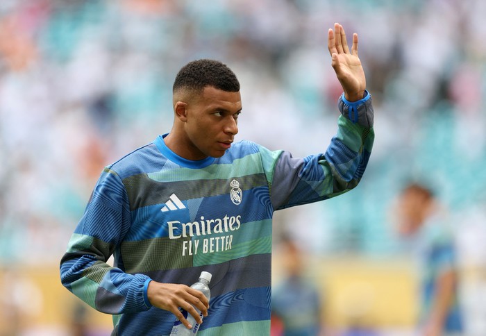 Soccer Football - FIFA Club World Cup - Round of 16 - Real Madrid v Juventus - Hard Rock Stadium, Miami Gardens, Florida, U.S. - July 1, 2025 Real Madrids Kylian Mbappe during the warm up before the match REUTERS/Hannah Mckay
