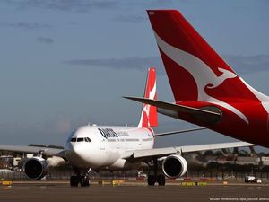 Data Maskapai Kena Serang Dedemit Maya, Bonus Direksi Qantas Disunat 15% Data Maskapai Kena Serang Dedemit Maya, Bonus Direksi Qantas Disunat 15%