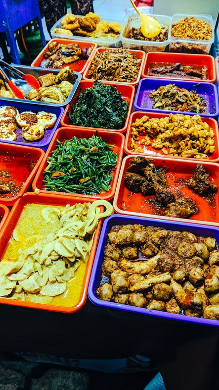 Warung Tegal (Warteg) merupakan warung makan khas Indonesia yang menawarkan menu rumahan.