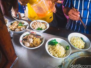 Mie Ayam Gerobak Legendaris di Jakarta hingga Bentuk Tumpeng Nyeleneh Mie Ayam Gerobak Legendaris di Jakarta hingga Bentuk Tumpeng Nyeleneh
