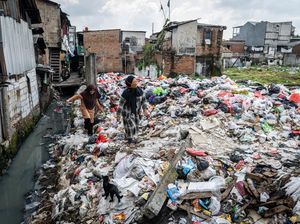 Minim Kesadaran, Sampah Menumpuk dan Ancam Warga di Jakarta Barat