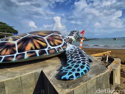 Tak Pakai Kardus, Ini Patung Penyu Baru di Alun-alun Gadobangkong
