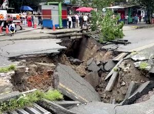 Video: Banjir Terjang Kolombia, Jalanan-Rumah Hancur Video: Banjir Terjang Kolombia, Jalanan-Rumah Hancur