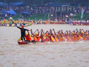 Mengenal Penari Cilik-Onjai di Pacu Jalur Kuansing yang Viral, Ini Perannya