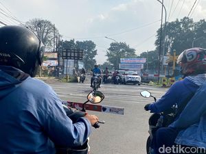 Sang Penantang Perlintasan KA Gedebage Bandung Sang Penantang Perlintasan KA Gedebage Bandung