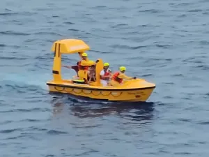 Detik-detik Ayah Selamatkan Putrinya yang Jatuh ke Laut dari Kapal Pesiar