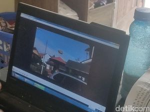 Bukan Hanya Bambu Ajaib, Rudi juga Buat Batu Melayang di Atap Gazebo Bukan Hanya Bambu Ajaib, Rudi juga Buat Batu Melayang di Atap Gazebo