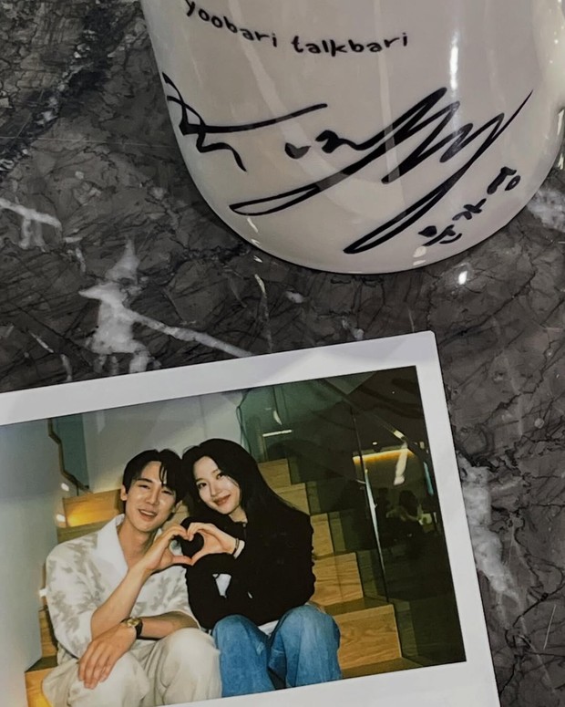 Potret Yoo Yeon Seok dan Moon Ga Young