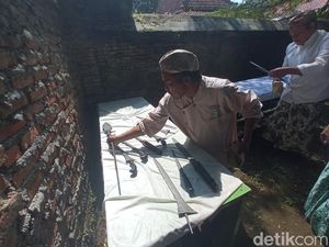 Melihat Tradisi Jamasan Pusaka di Keraton Kasepuhan Cirebon Melihat Tradisi Jamasan Pusaka di Keraton Kasepuhan Cirebon