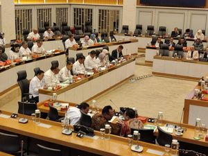 Terbongkar Skandal Beras Oplosan Rugikan Negara Rp 10 T! Terbongkar Skandal Beras Oplosan Rugikan Negara Rp 10 T!