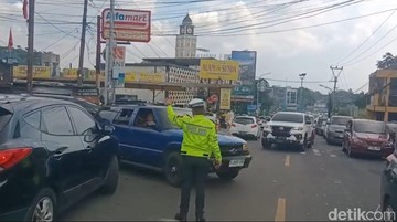 Liburan Sekolah, Lalu Lintas Menuju Puncak Bogor Mulai Padat