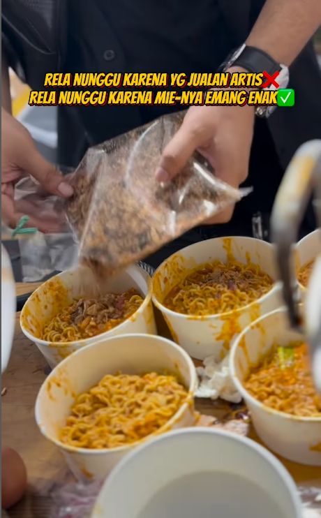 Pengakuan tenant Mie Bangladesh di spot UMKM PRJ sepi pengunjung.