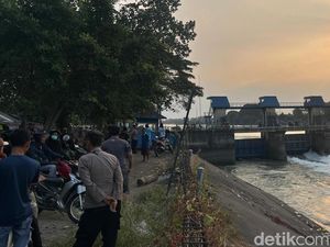 Lagi! Pemuda Terjun ke Sungai Brantas di Dam Rolak Songo Mojokerto Lagi! Pemuda Terjun ke Sungai Brantas di Dam Rolak Songo Mojokerto