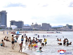 Pantai Kelas Dunia di Korut untuk Sambut Turis Rusia Pantai Kelas Dunia di Korut untuk Sambut Turis Rusia