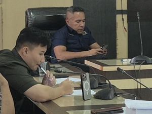 Video Viral Anggota DPRD Kendari Ngevape Saat Rapat Video Viral Anggota DPRD Kendari Ngevape Saat Rapat
