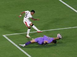 Momen Gemilang Yassine Bounou Berujung Saves di Luar Nalar