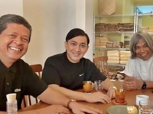 Keseruan Yovie Widianto Nongkrong Bareng Musisi Legendaris di Kafe Keseruan Yovie Widianto Nongkrong Bareng Musisi Legendaris di Kafe