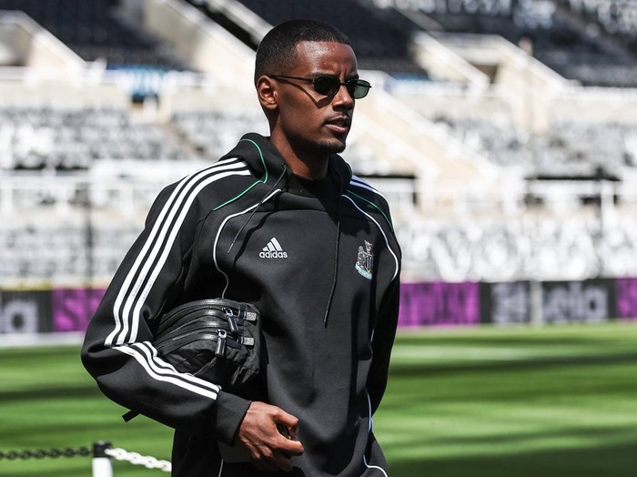 Premier League Newcastle United v Everton Alexander Isak of Newcastle United arrives during the Premier League match Newcastle United vs Everton at St. James s Park, Newcastle, United Kingdom, 25th May 2025 Photo by Mark Cosgrove/News Images Newcastle St. James s Park Tyne and Wear United Kingdom Copyright: xMarkxCosgrove/NewsxImagesxNo Use Switzerland. No Use Germany. No Use Japan. No Use Austria