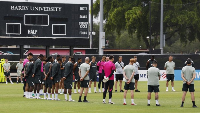 Soccer Football - FIFA Club World Cup - Chelsea Training - Miami, Florida, U.S. - July 3, 2025 Chelsea players during a minutes silence in tribute to Liverpool's Diogo Jota and his brother Andre Silva during training REUTERS/Marco Bello