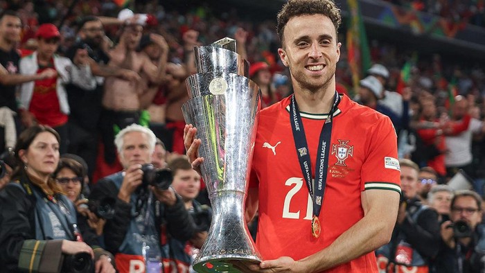Diogo Jota MUNICH, GERMANY - JUNE 08: Diogo Jota of Portugal poses for a photograph with the UEFA Nations League trophy after his team's victory in the UEFA Nations League 2025 final match between Portugal and Spain at Munich Football Arena on June 08, 2025 in Munich, Germany. (Photo by Maja Hitij - UEFA/UEFA via Getty Images)