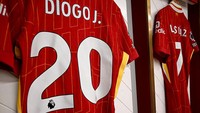 Dirinya sangat identik dengan angka 20 selama di Liverpool. Pemain asal Portugal itu merasakan gelar Premier League untuk pertama dan terakhirnya di musim 2024/2025. Hal itu juga menjadi gelar ke-20 untuk Liverpool di ajang tertinggi sepakbola Inggris. Liverpool FC via Getty Images/Liverpool FC