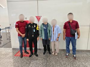 Dua Warga Malaysia Diusir dari Bali gegara Jadi Marketing-Instruktur Selam Dua Warga Malaysia Diusir dari Bali gegara Jadi Marketing-Instruktur Selam