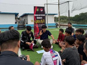 Lewat Futsal, Polres Priok Edukasi Pemuda Kampung Rumah Apung soal Bahaya Narkoba