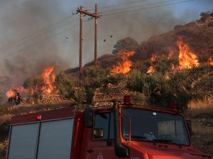 Yunani Dilalap Api, Separuh Pulau Nyaris Hangus Terbakar