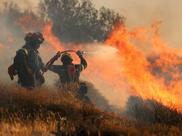 Negeri Dewa Dewi Yunani Terbakar, 1.000 Orang Mengungsi