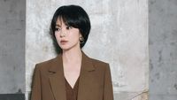 7 Inspirasi Busana Kantor Stylish Ala Song Hye Kyo