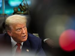 AS Sanksi Perdagangan Minyak Iran Gegara Praktik Oplosan