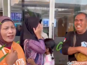 Video Isak Tangis Keluarga Korban KMP Tunu Pratama Jaya yang Tenggelam