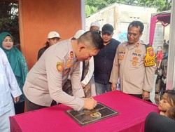 Polres Bogor Bantu Renovasi Rumah Warga Ambruk Diterjang Angin Kencang