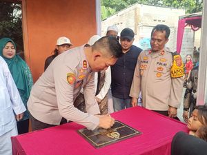 Polres Bogor Bantu Renovasi Rumah Warga Ambruk Diterjang Angin Kencang Polres Bogor Bantu Renovasi Rumah Warga Ambruk Diterjang Angin Kencang