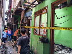 Rumah di Hang Lekir Jaksel Ludes Terbakar, Warga Sempat Berjibaku Pakai APAR