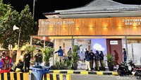 Keluarga Penumpang KMP Tunu Pratama Jaya Mulai Berdatangan di Ketapang