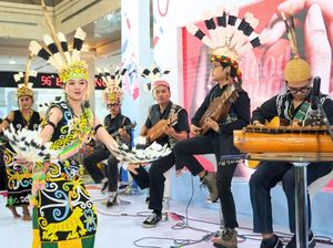 Gaung Sape Kalimantan di Tangan Kaum Perantau Muda Gaung Sape Kalimantan di Tangan Kaum Perantau Muda