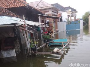 Desa Ambulu Cirebon Terancam Tenggelam Diterjang Rob Desa Ambulu Cirebon Terancam Tenggelam Diterjang Rob