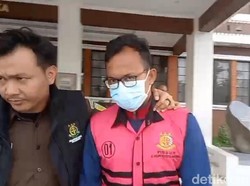 Sekdes Cipaku Dieksekusi ke Bui Usai Tilap Duit Desa untuk Judol