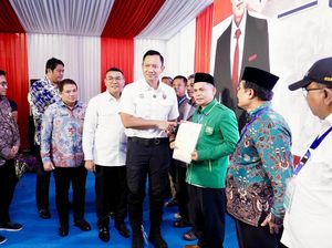 AHY Serahkan Sertifikat di Pacitan: Kami Ingin Hadirkan Kepastian Hukum AHY Serahkan Sertifikat di Pacitan: Kami Ingin Hadirkan Kepastian Hukum