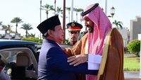 Pelukan Hangat Prabowo dan Pangeran MBS